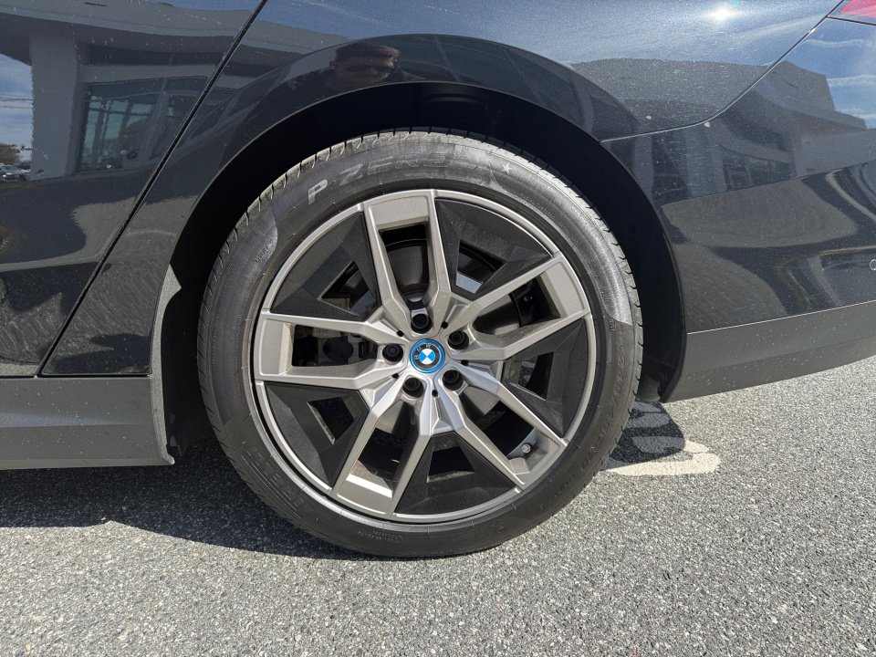 Certified 2024 BMW i5 eDrive40i w/ M Sport Package RWD image 22