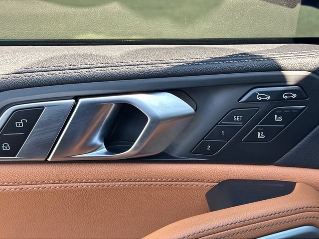 Used 2022 BMW X6 xDrive40i w/ Executive Package AWD/4WD image 19