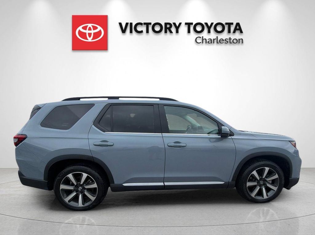 Used 2023 Honda Pilot Touring image 6