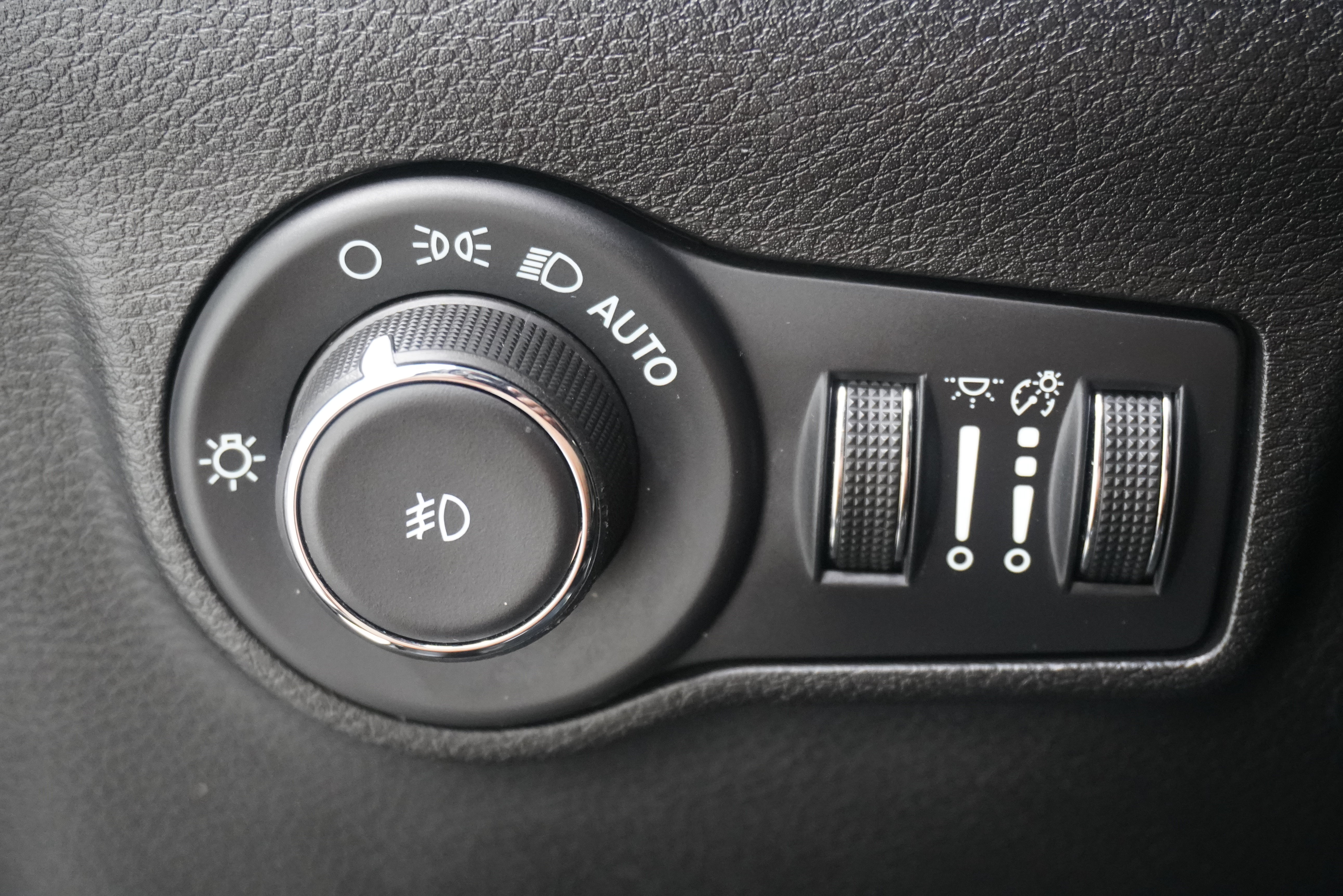 Used 2025 Jeep Compass Latitude AWD/4WD image 23