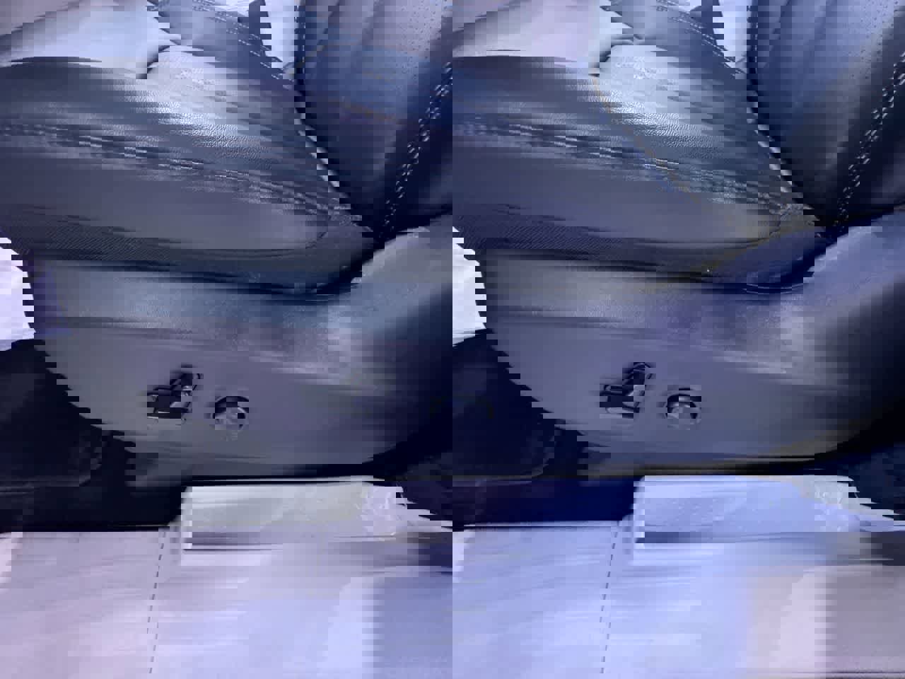 Used 2024 Chrysler Pacifica Touring-L image 13