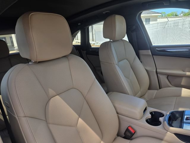 Used 2025 Porsche Macan Turbo AWD/4WD image 22