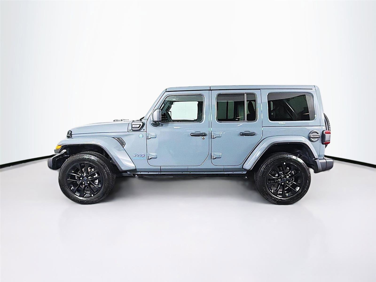 Used 2025 Jeep Wrangler Sahara w/ Safety Group AWD/4WD image 4