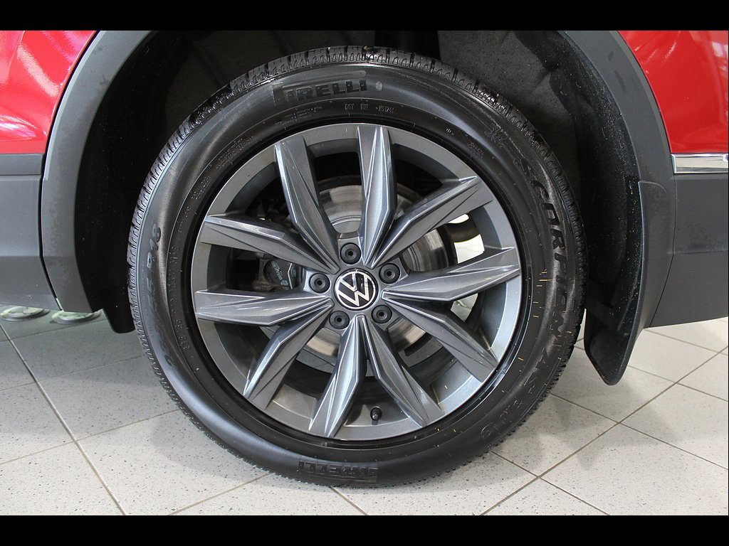 Used 2022 Volkswagen Tiguan SE AWD/4WD image 12