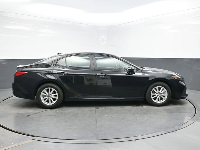 Used 2025 Toyota Camry LE image 8