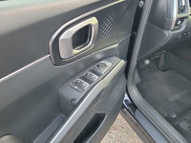 Used 2022 Kia Sorento LX image 11
