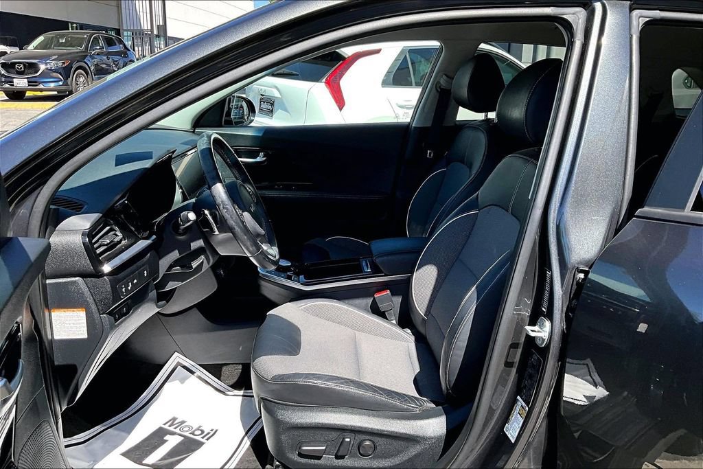 Used 2022 Kia Niro EX FWD image 16