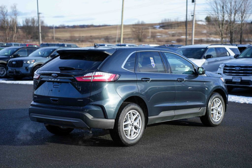 Used 2024 Ford Edge SEL w/ Convenience Package image 5