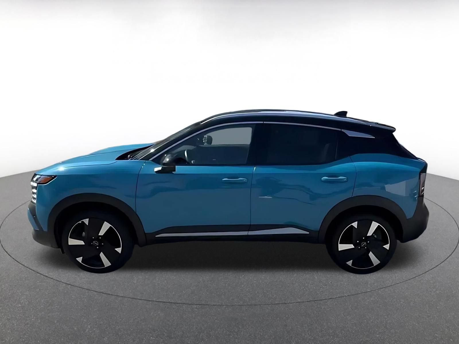 Used 2026 Nissan Kicks SR FWD image 9