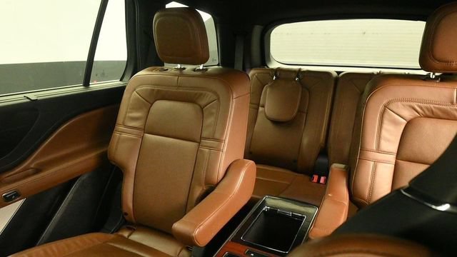 Used 2022 Lincoln Aviator Reserve w/ Equipment Group 201A RWD image 25