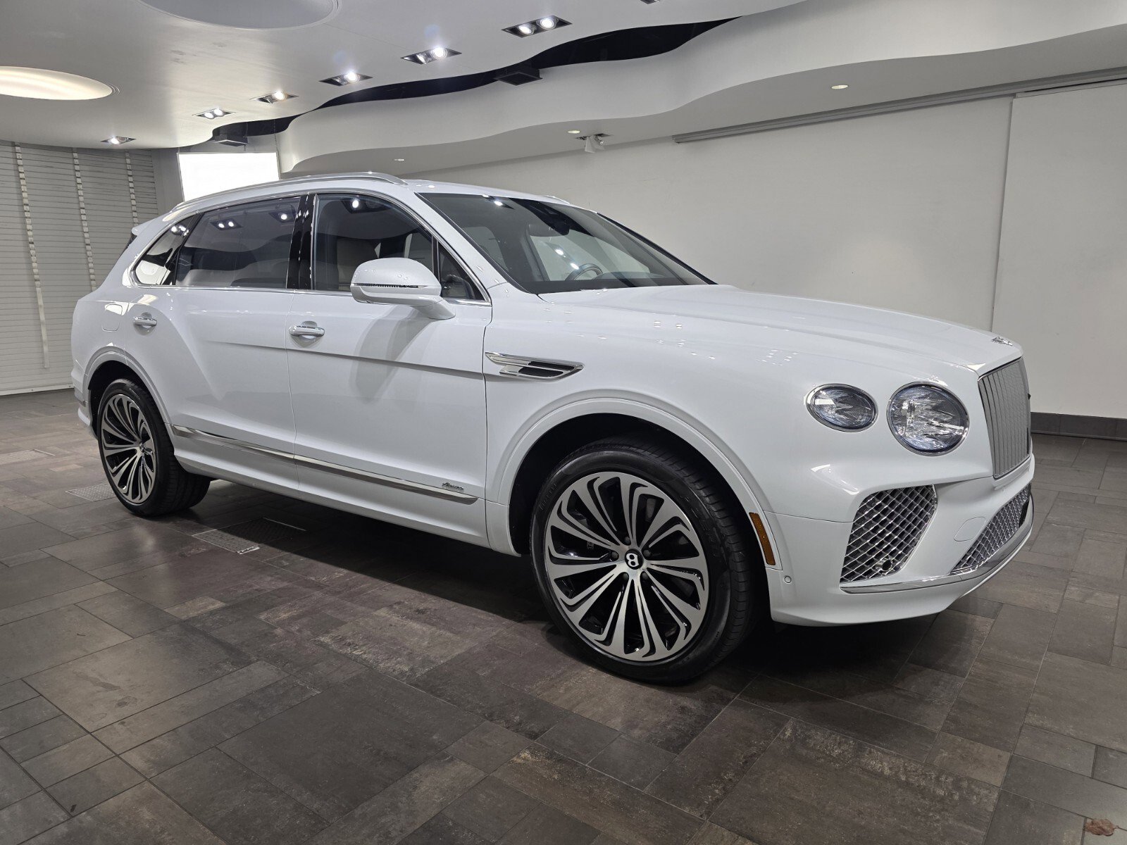 Used 2024 Bentley Bentayga Extended Wheelbase image 31