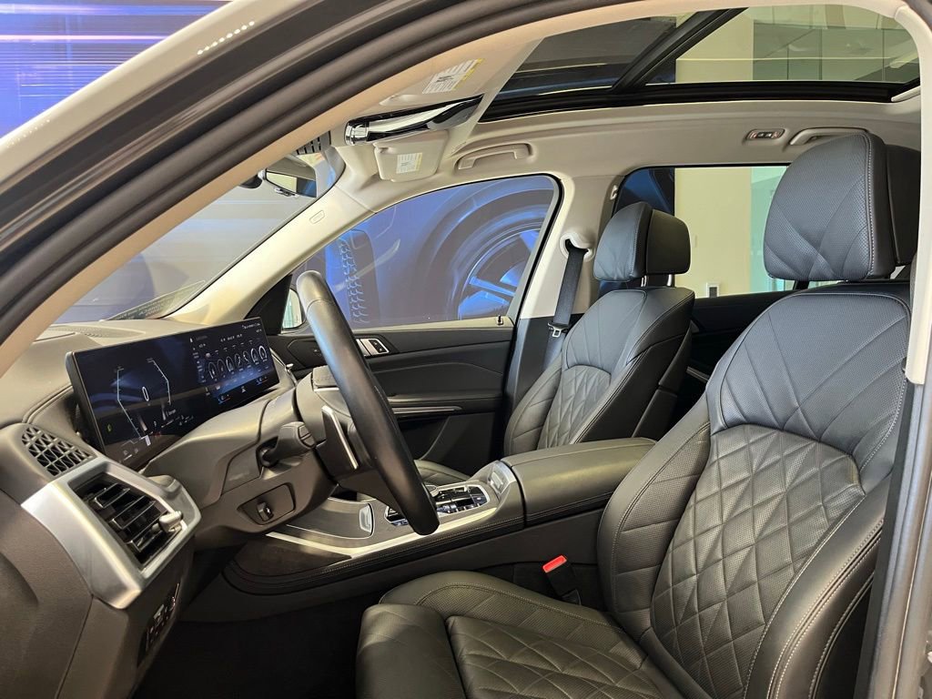 Used 2023 BMW X7 xDrive40i w/ Parking Assistance Package image 15