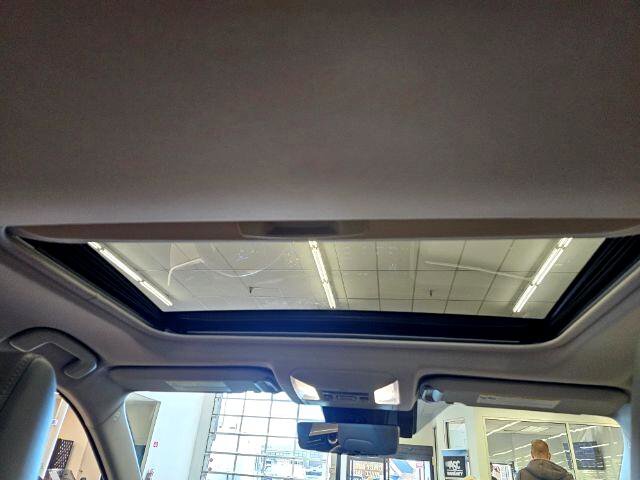 Used 2022 Toyota RAV4 XLE Premium image 35