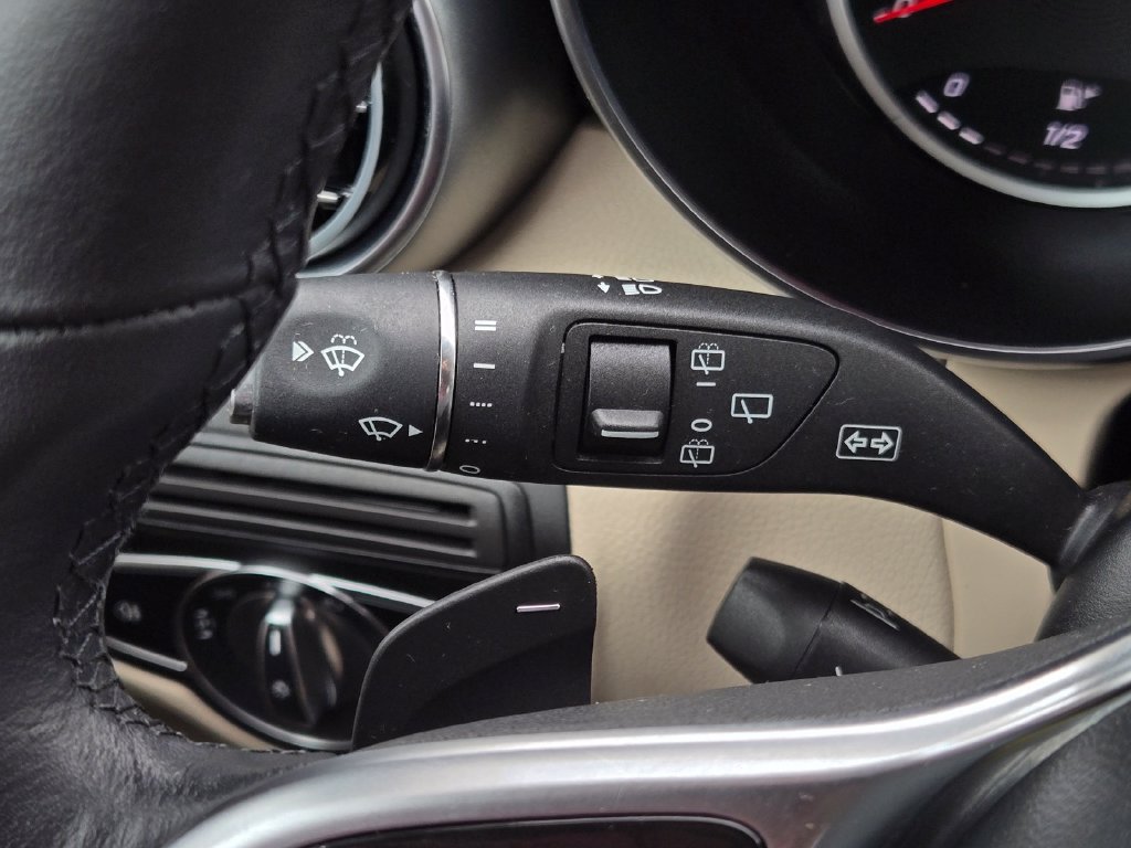 Used 2022 Mercedes-Benz GLC 300 4MATIC image 27