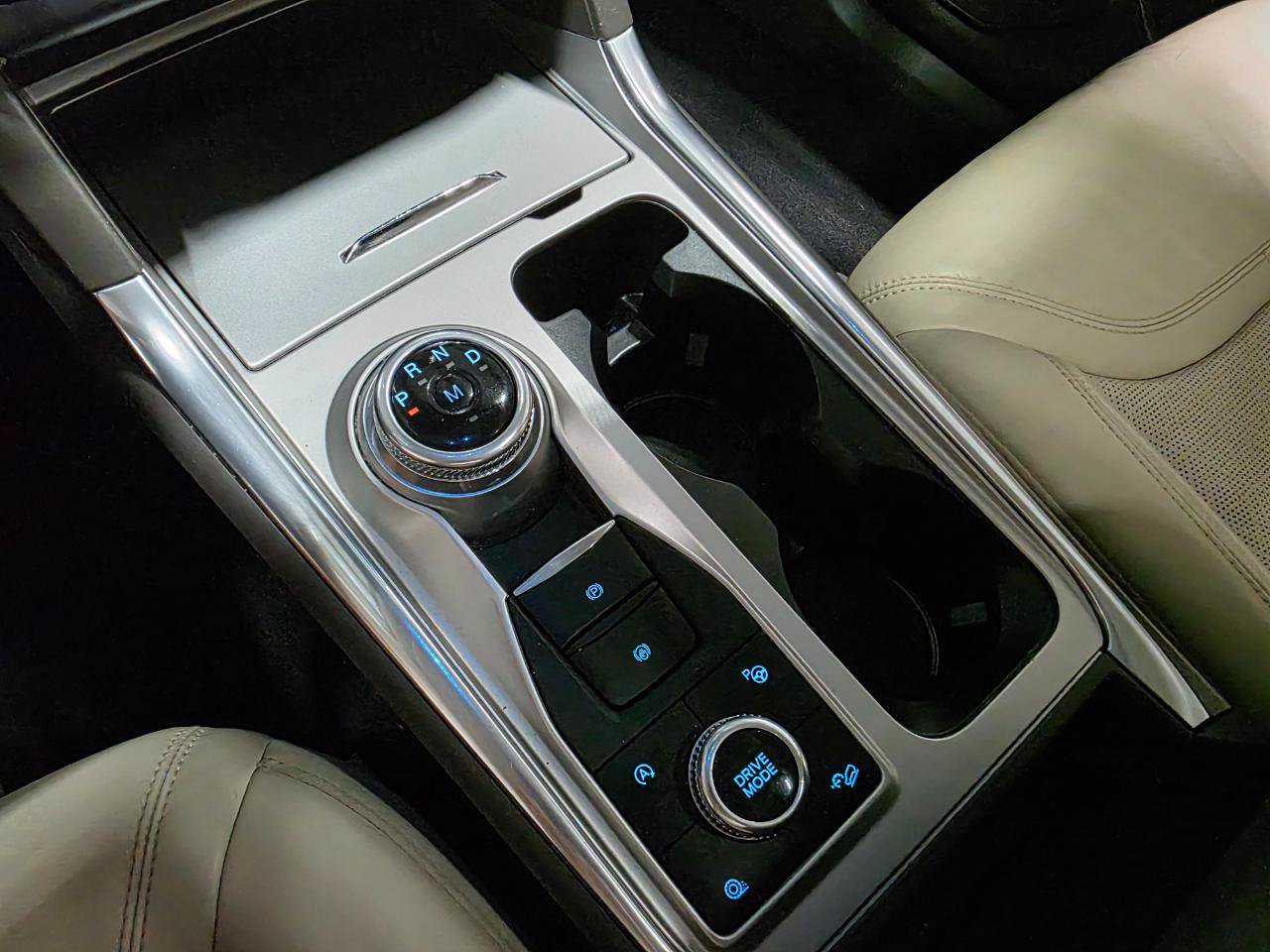 Used 2020 Ford Explorer Platinum w/ Premium Technology Package AWD/4WD image 41