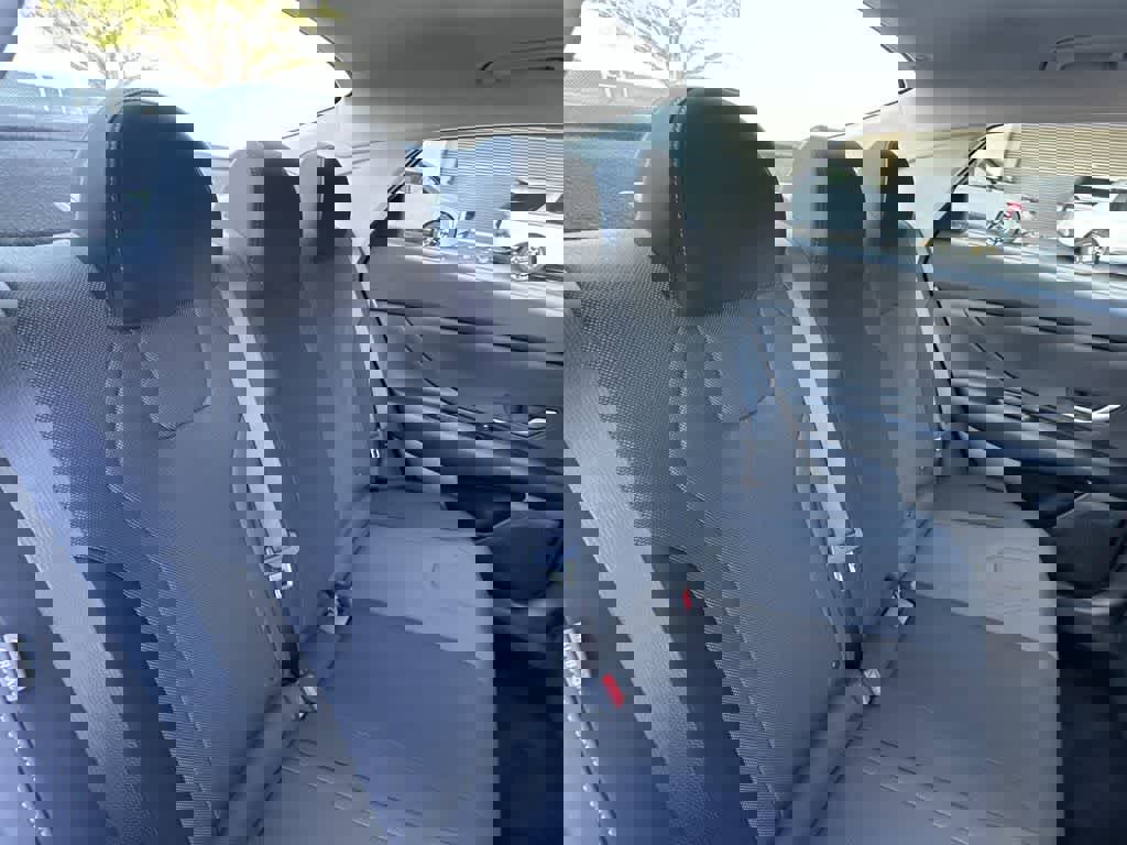 Used 2025 Hyundai Elantra SE image 26