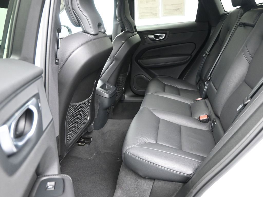 Used 2024 Volvo XC60 B5 Plus image 15