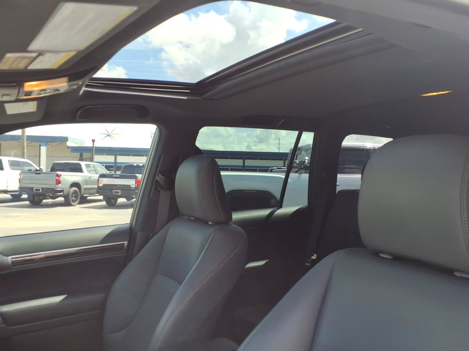 Used 2022 Lexus GX 460 Premium w/ Premium Package AWD/4WD image 24