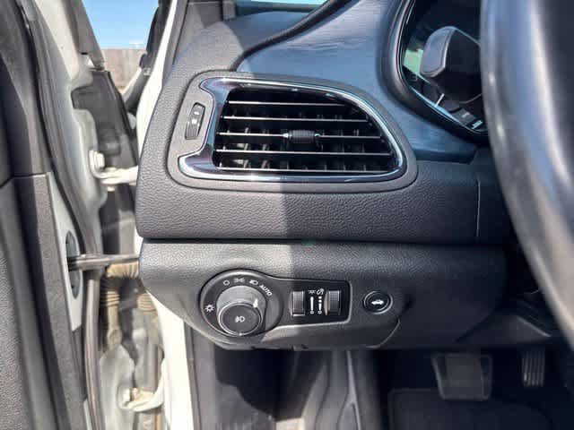 Used 2015 Chrysler 200 S FWD image 10