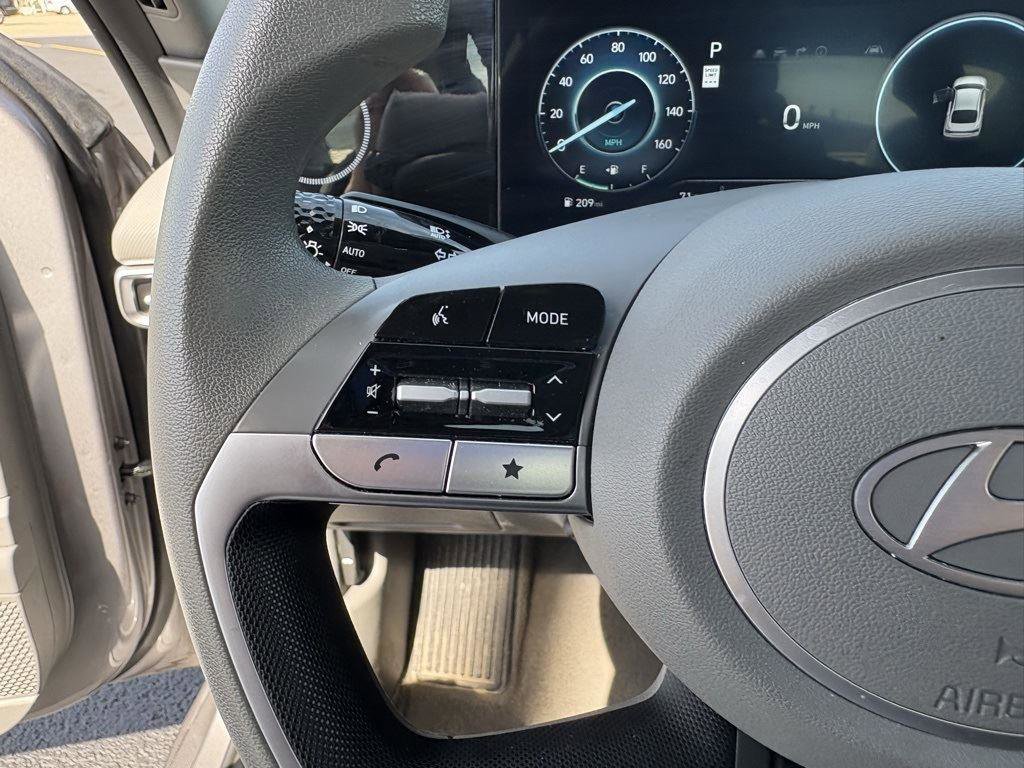 Used 2024 Hyundai Elantra SEL image 9
