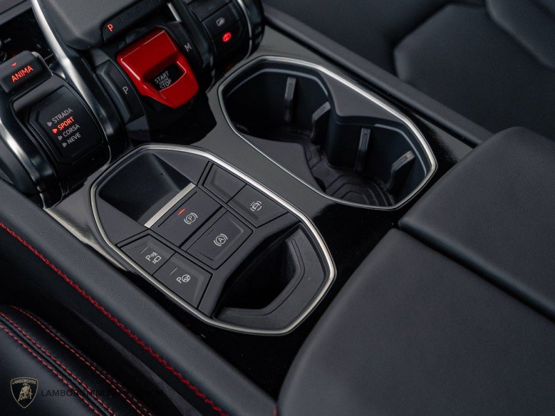 Used 2025 Lamborghini Urus SE image 13