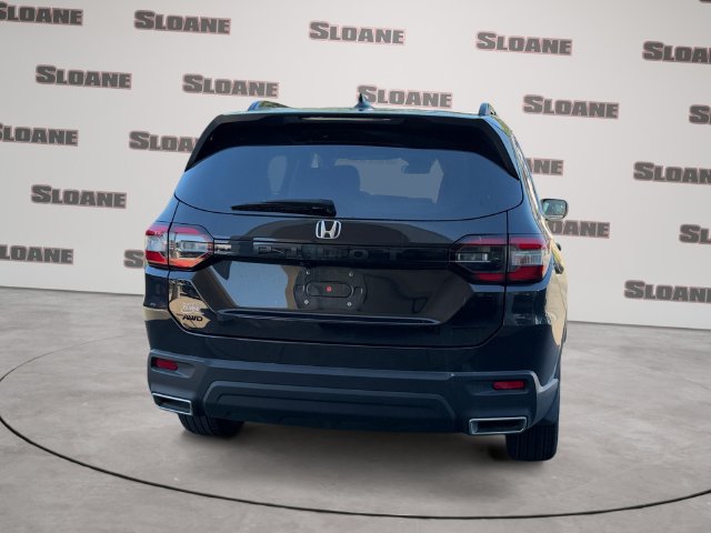 Used 2025 Honda Pilot Sport image 4