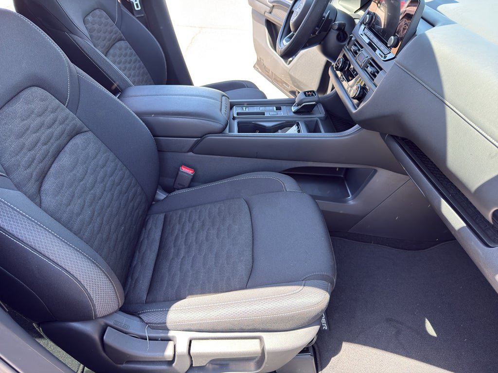 Used 2025 Nissan Pathfinder S FWD image 28