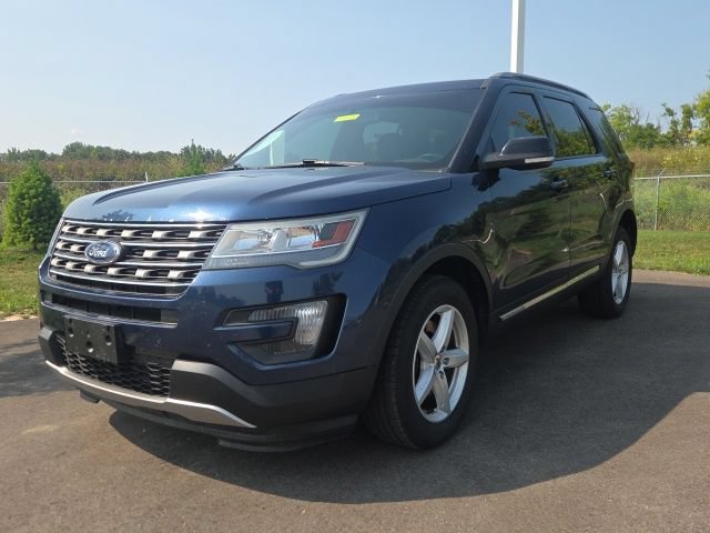 Used 2016 Ford Explorer XLT AWD/4WD image 2