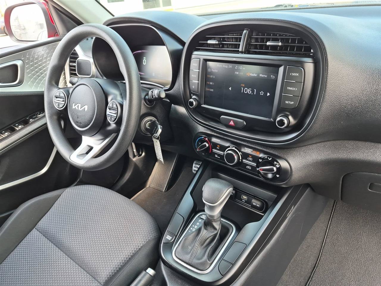 Used 2023 Kia Soul LX w/ LX Technology Package FWD image 33