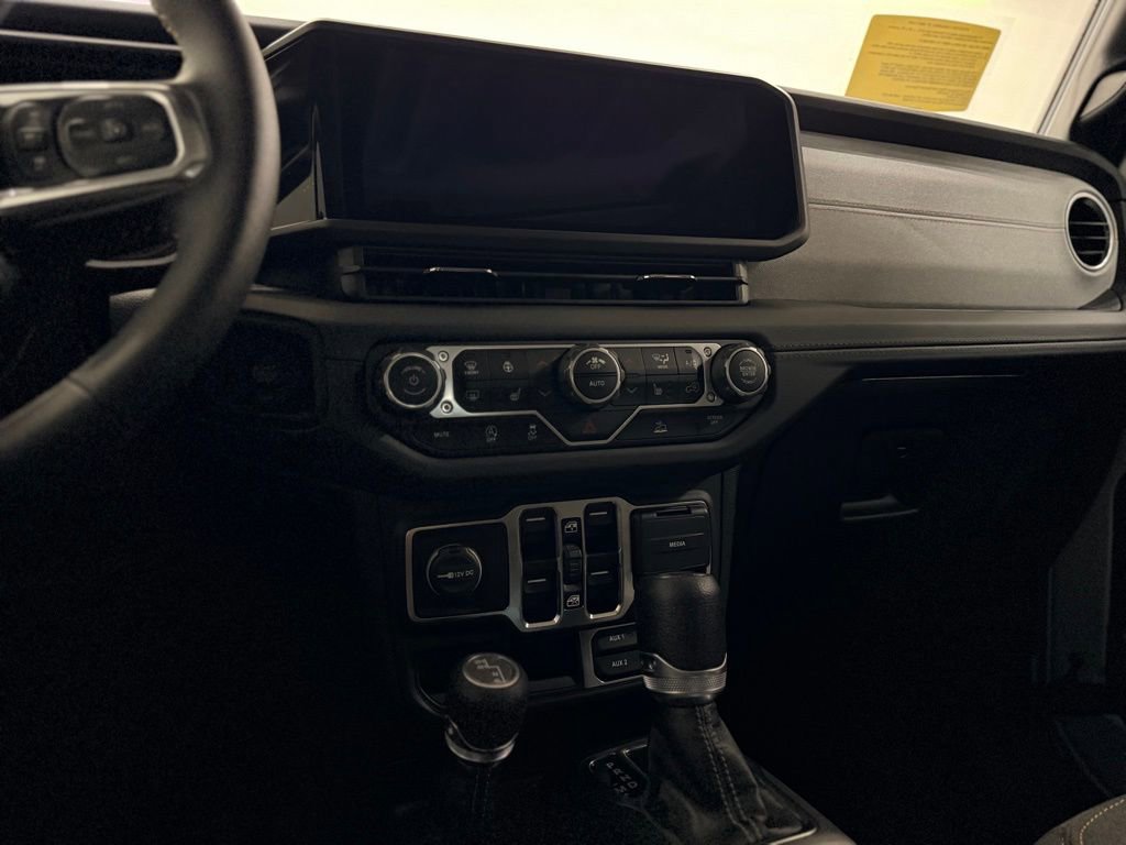 Used 2024 Jeep Wrangler Sahara w/ Technology Group AWD/4WD image 16
