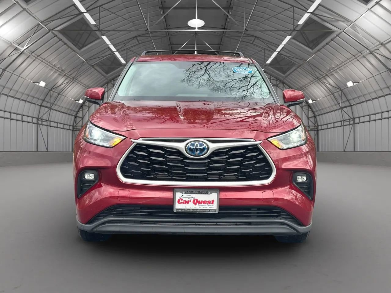 Used 2021 Toyota Highlander LE image 2