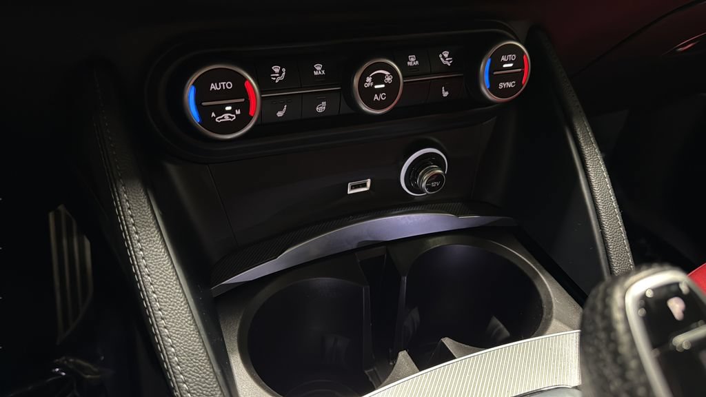 Used 2022 Alfa Romeo Stelvio Veloce AWD/4WD image 30