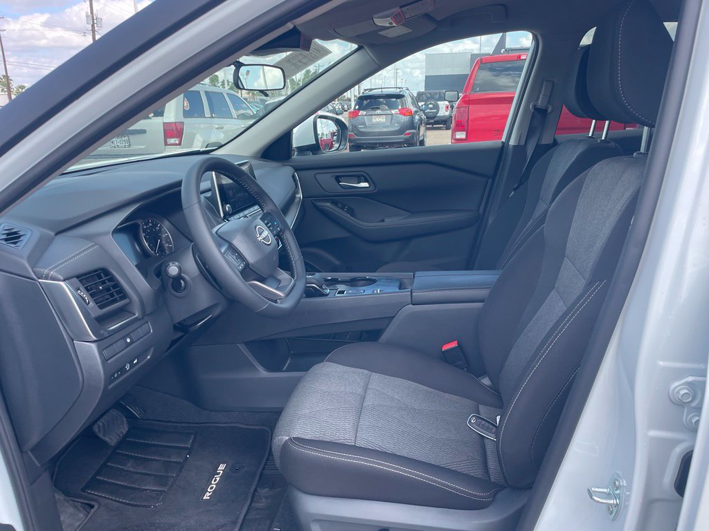 Certified 2026 Nissan Rogue SV w/ Cold Weather Package FWD image 14