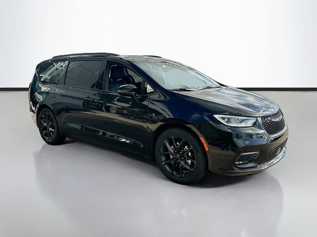 New 2026 Chrysler Pacifica Limited w/ S Appearance Package image 3