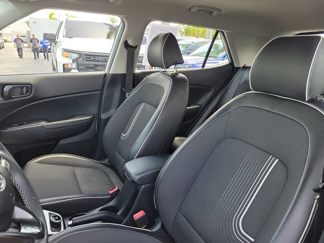 Used 2022 Hyundai Venue Limited w/ Cargo Package FWD image 8
