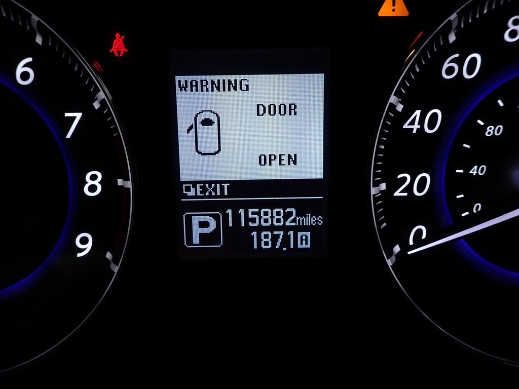 Used 2017 INFINITI QX70 AWD w/ Premium Package image 25
