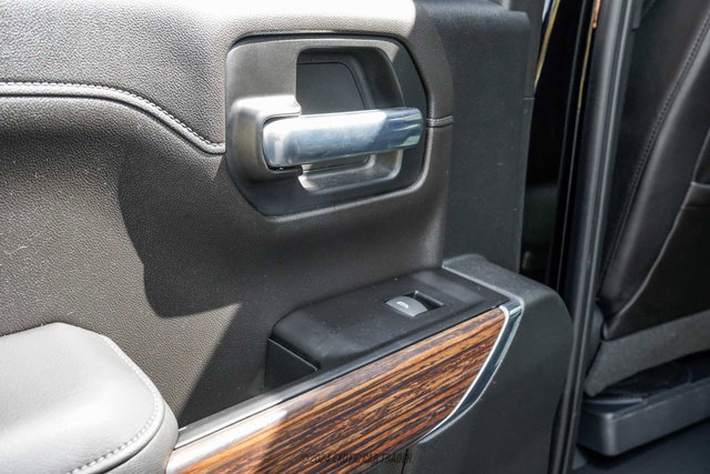 Used 2019 Chevrolet Silverado 1500 High Country w/ Technology Package AWD/4WD image 31