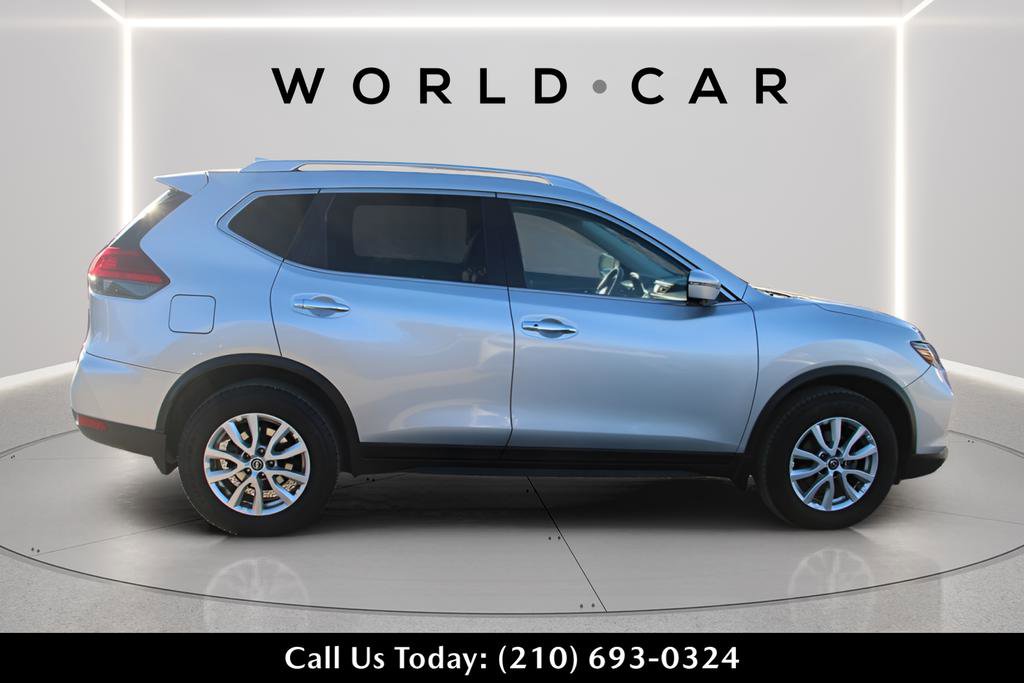 Used 2017 Nissan Rogue SV w/ SV Premium Package AWD/4WD image 6