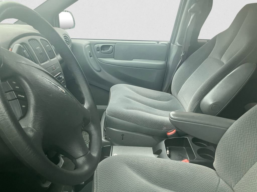 Used 2005 Chrysler Town & Country w/ Popular Equipment Group I FWD image 6