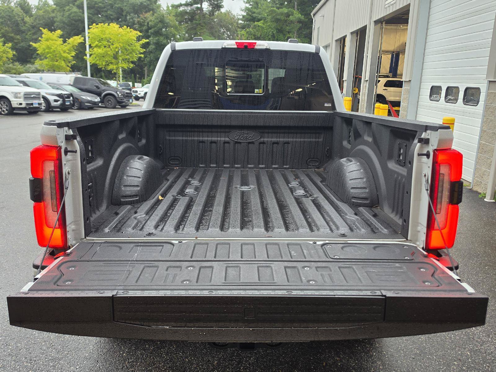 Used 2026 Ford F350 Platinum w/ Tremor Off-Road Package AWD/4WD image 5