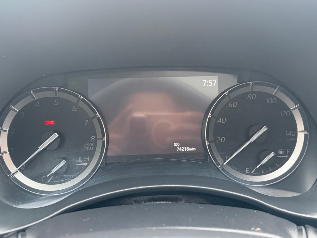 Used 2020 Toyota Highlander XLE image 25