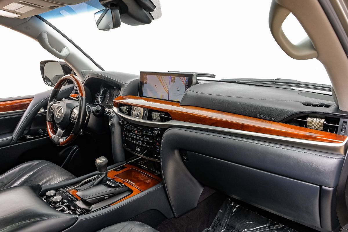 Used 2019 Lexus LX 570 4WD w/ Luxury Package image 8