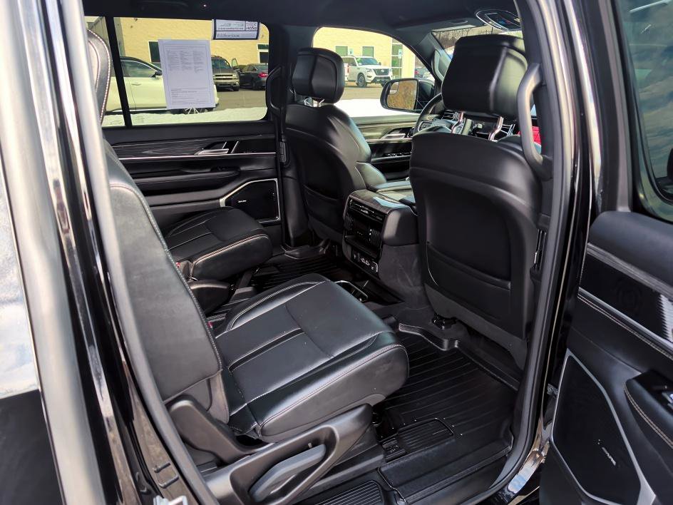 Used 2022 Jeep Wagoneer Series II w/ Flexible Seating Group image 13