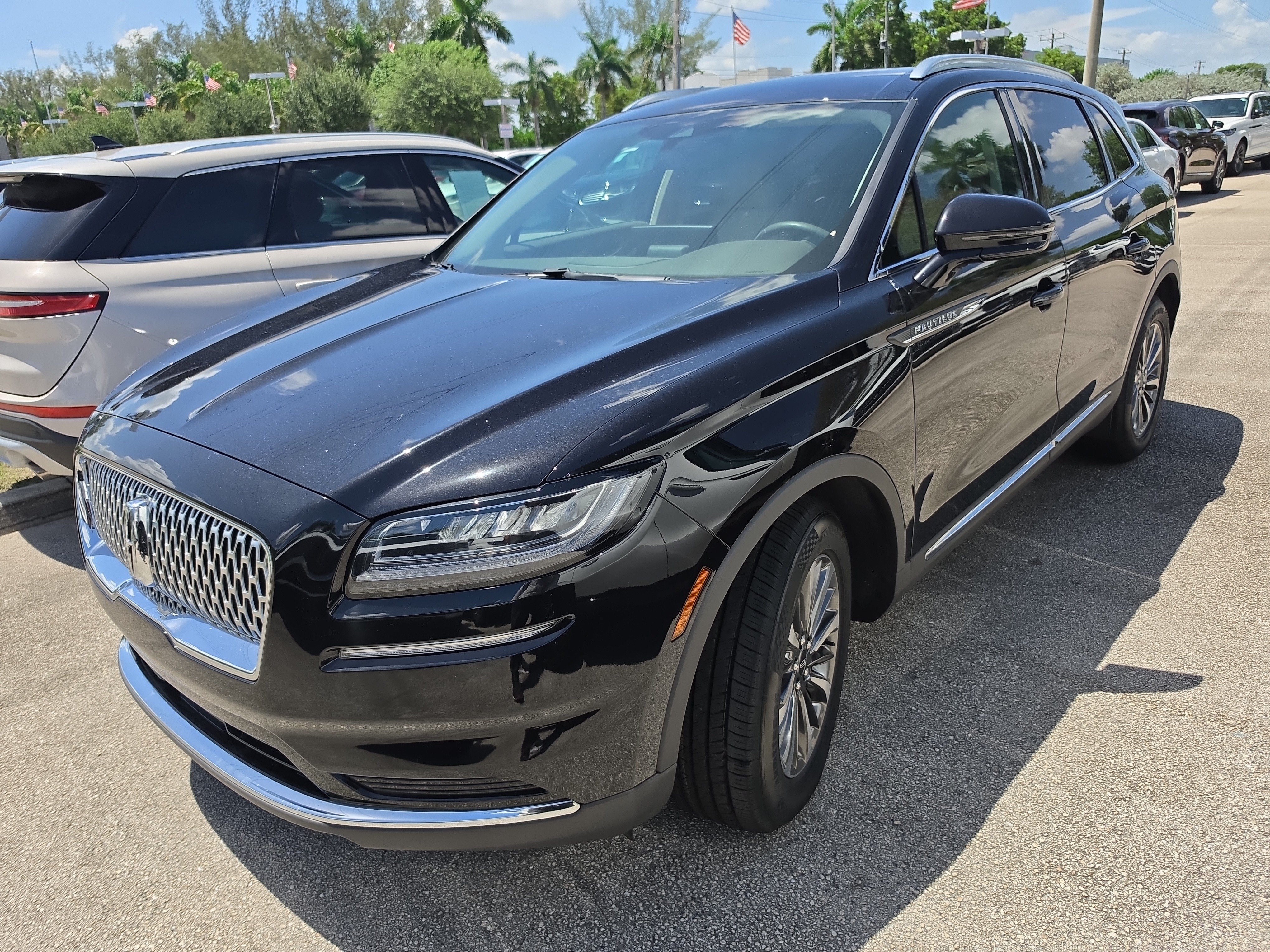 Certified 2023 Lincoln Nautilus AWD image 2