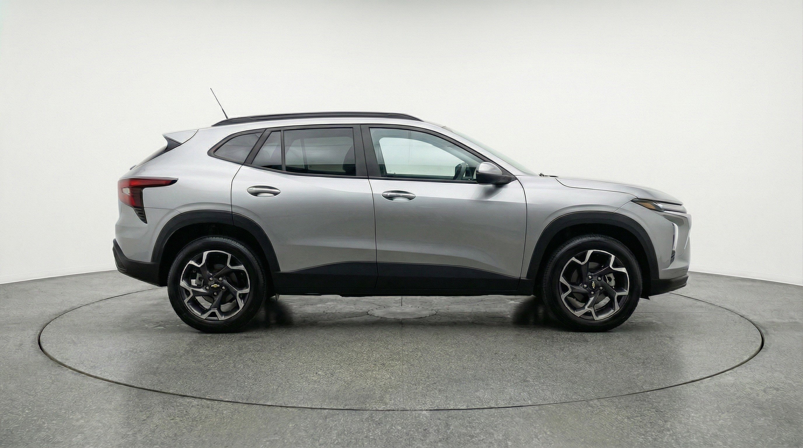 Used 2025 Chevrolet Trax LT w/ LT Convenience Package FWD image 11