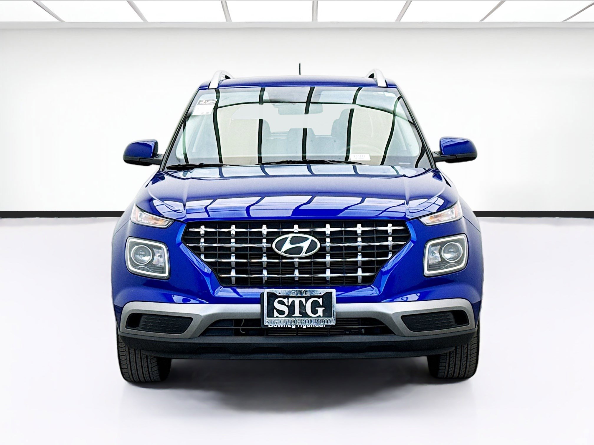 Used 2023 Hyundai Venue SEL image 2