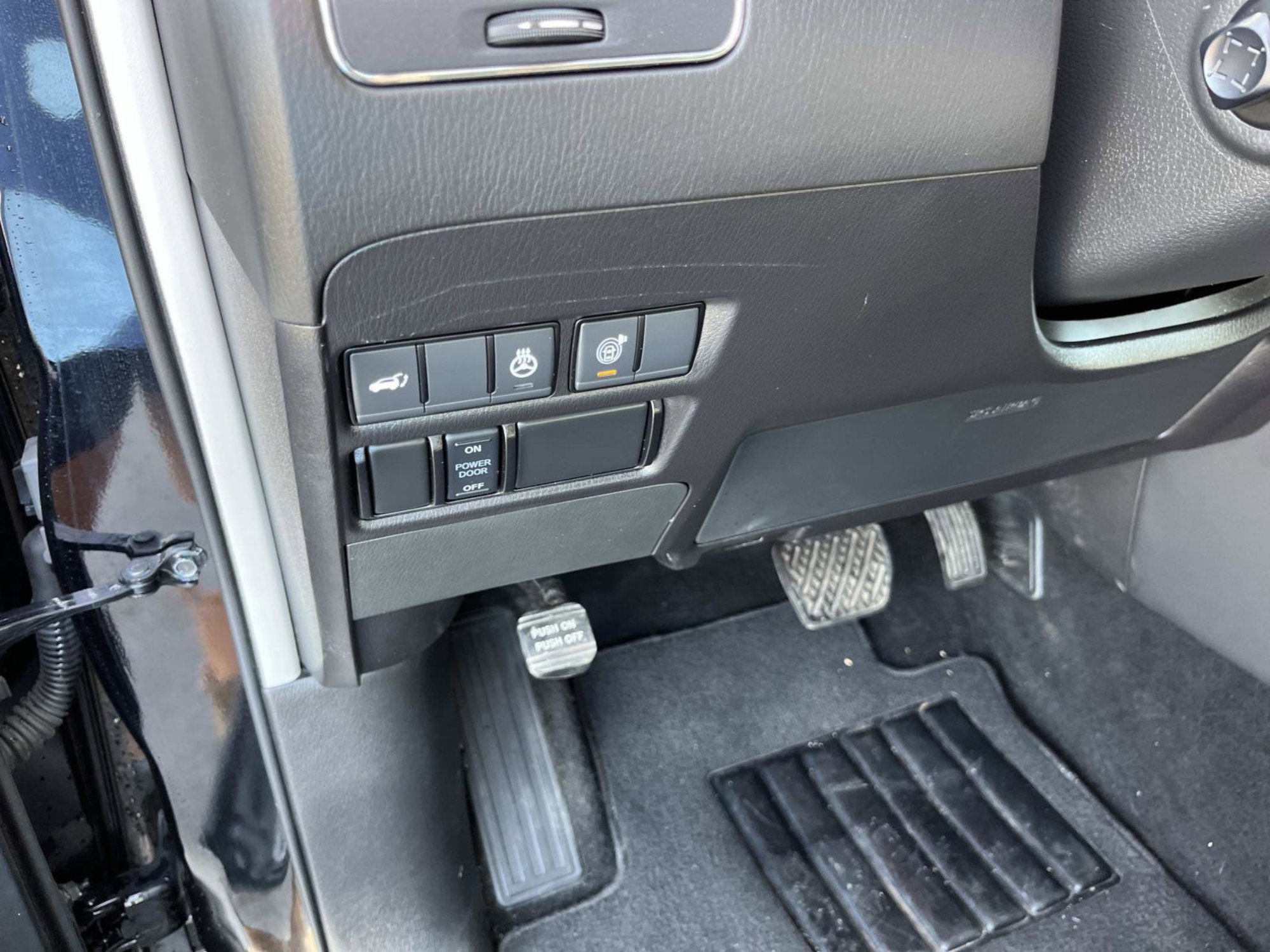 Used 2024 Nissan Armada SL w/ Captain's Chairs Package image 33