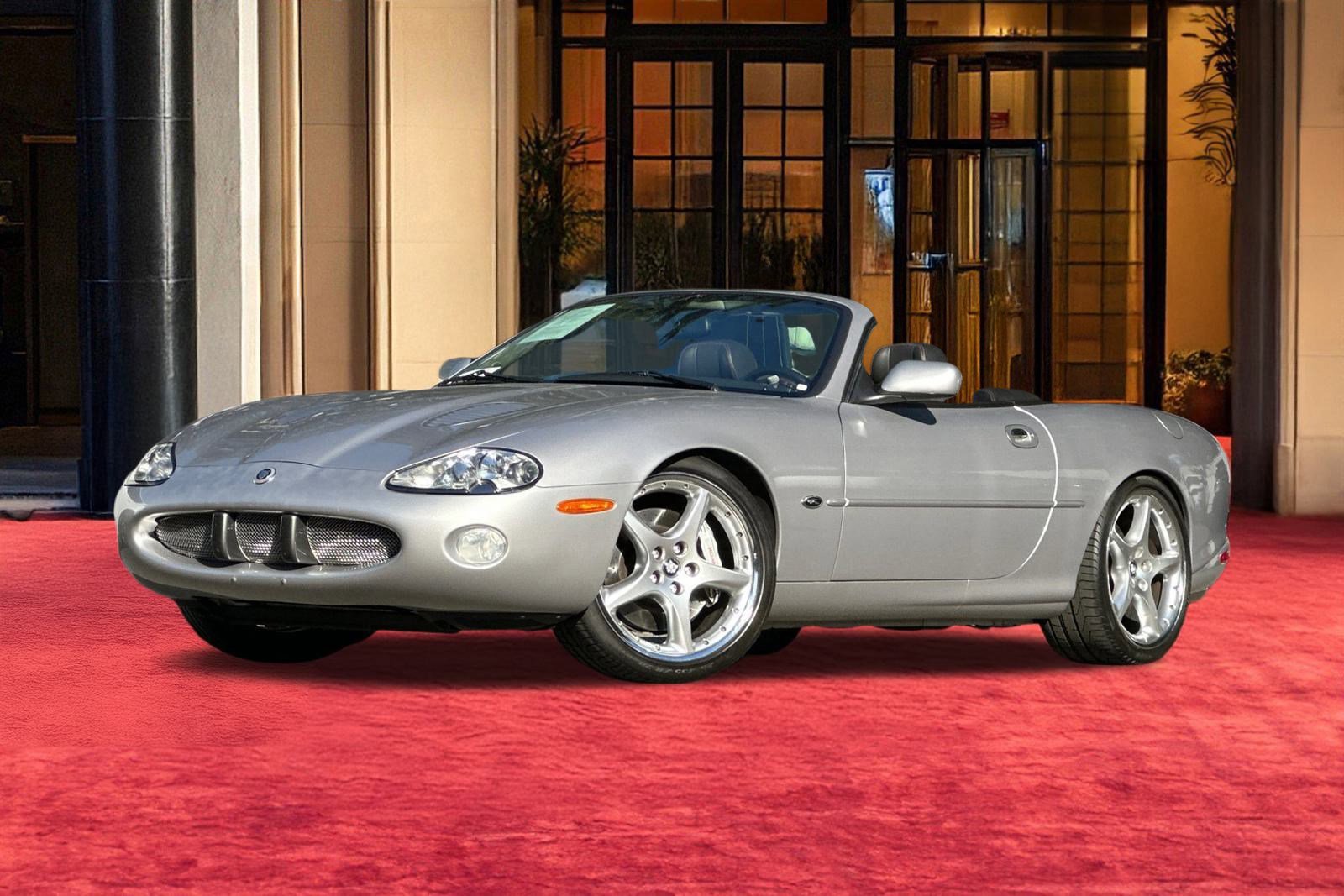 Used 2001 Jaguar XKR Convertible image 2