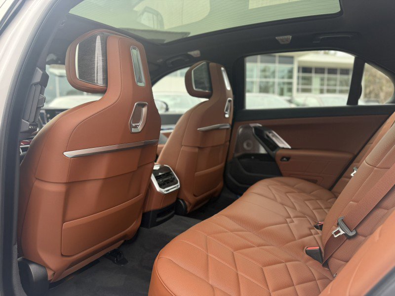 New 2026 BMW 750e xDrive w/ Executive Package image 16