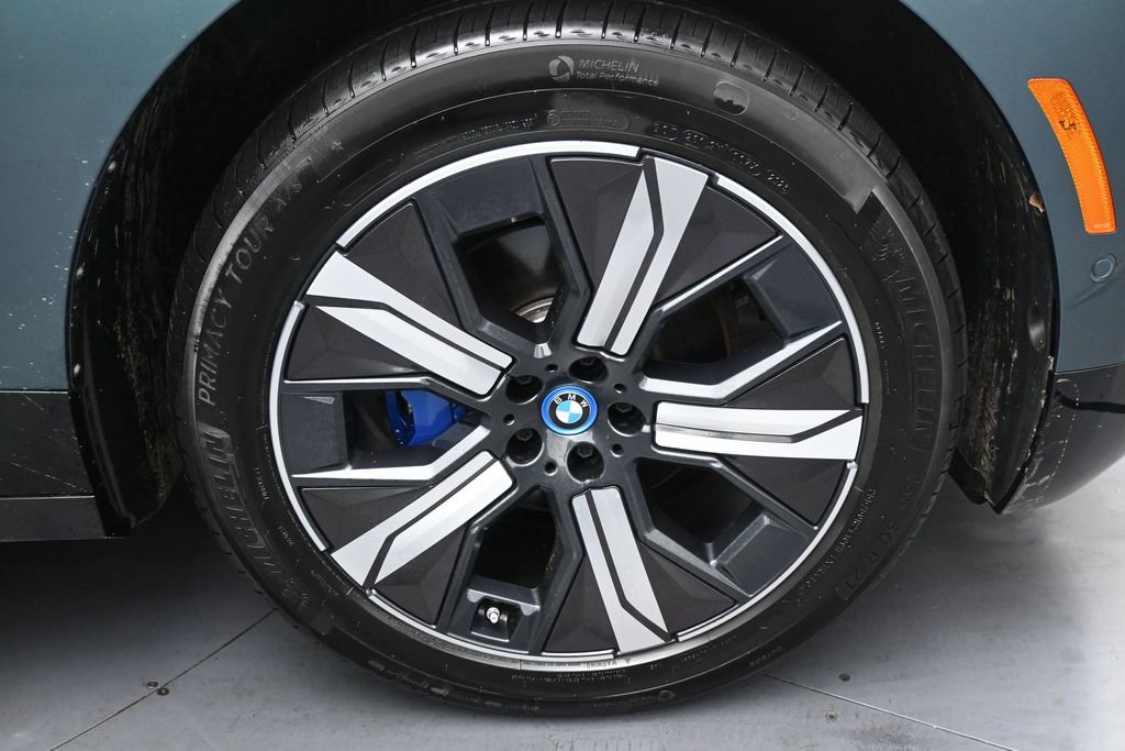 Used 2023 BMW iX xDrive50 w/ Sport Package AWD/4WD image 39